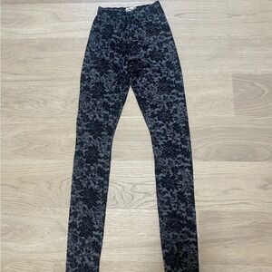 Women’s Black Floral Hollister Leggings XS